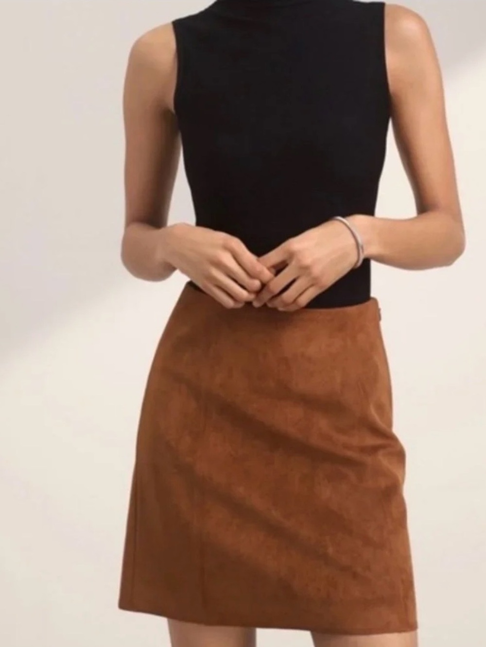 Aritzia Babaton Faux Suede Hopper Mini Skirt in Dark Camel Size 12 Like New